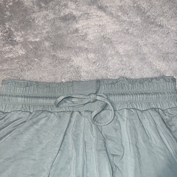 (S) Halara Light Green Flowy Shorts - Picture 3 of 5
